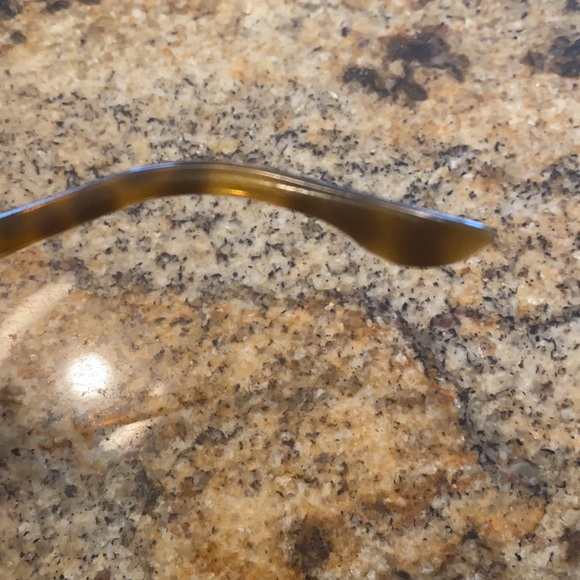 Gucci sunglasses with case - Picture 8 of 13